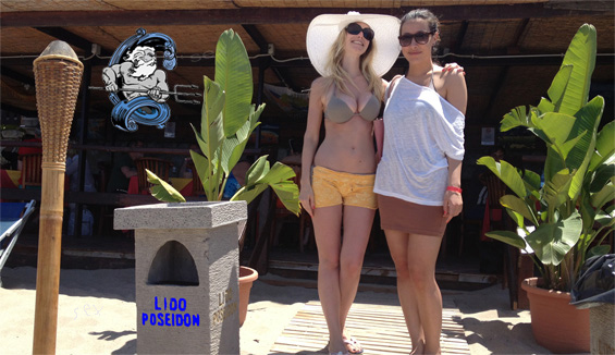 Bellissime ragazze al ristorante e pizzeria a Cefalù, al Lido Poseidon. Aspettando l'estate 2014, un bacio dal Lido Poseidon